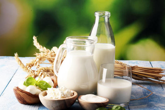 Gli emulsionanti e gli stabilizzatori dell'additivo alimentare DMG95 impediscono la stratificazione possibile in latte